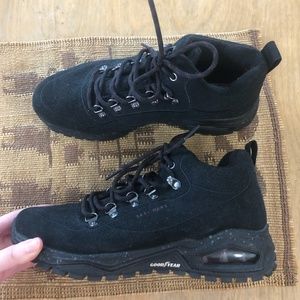 Skechers Walking Sneaker